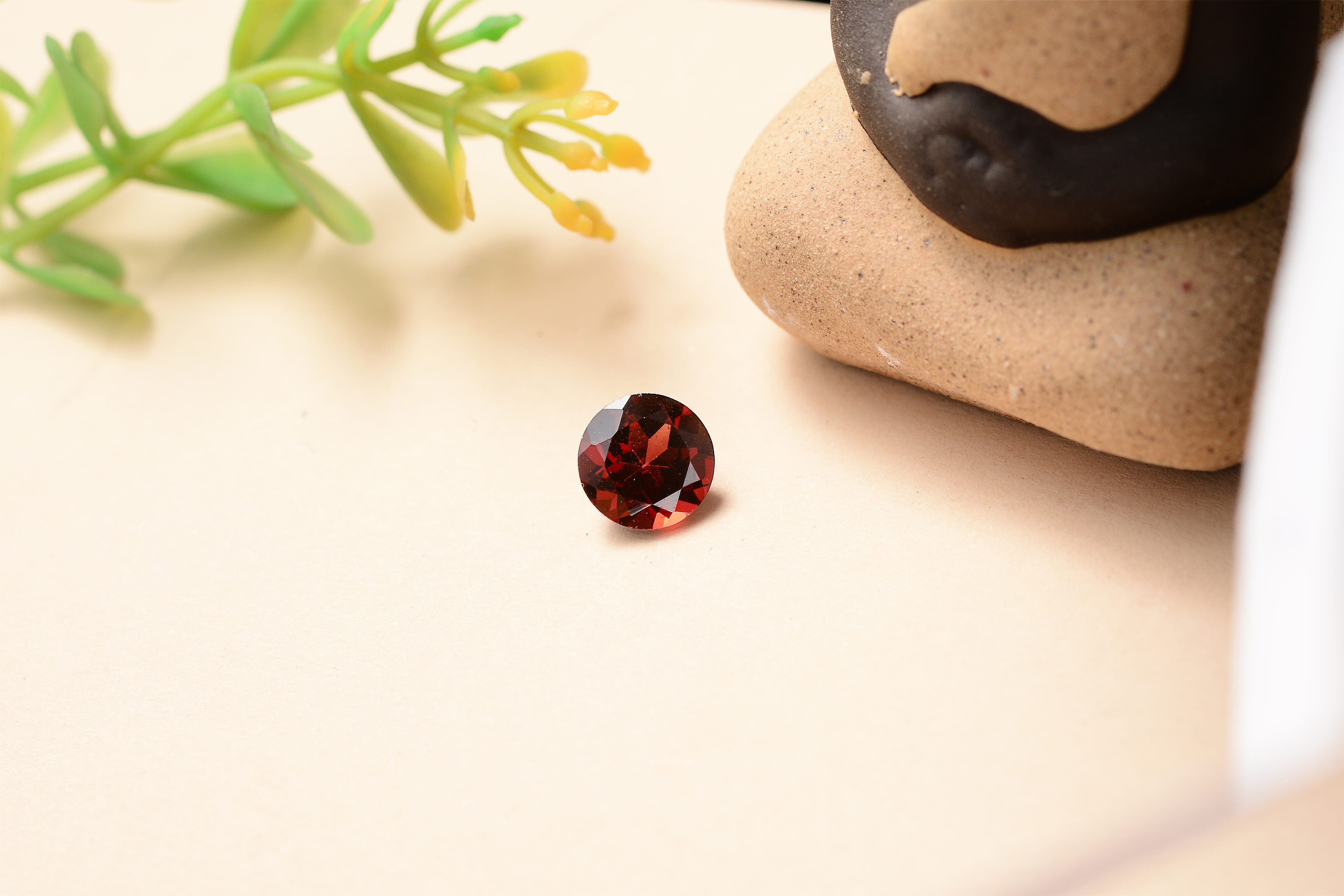 Mozambique Garnet Round 8 mm Gemstone, 2.23 Ct