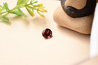 https://tjcuk.sirv.com/Products/85/1/8511681/Mozambique-Garnet-Round-8-mm-Gemstone-2-23-Ct_8511681_1.jpg?w=342&h=342