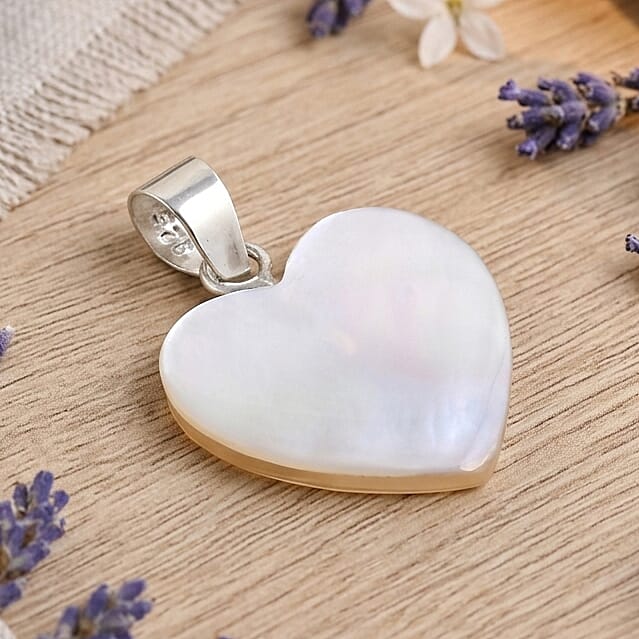 Royal Bali Collection - Mother Of Pearl Sterling Silver Heart Pendant  6.90 Ct.