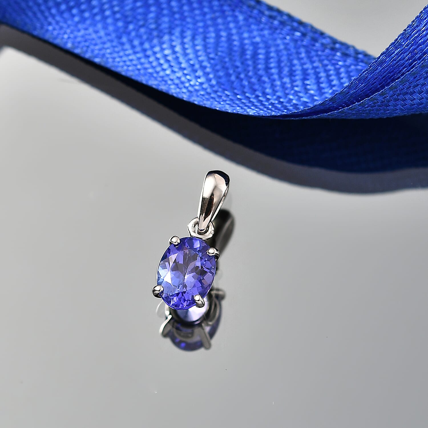 950 Platinum AAAA Tanzanite Oval Cut Solitaire Pendant 1.05 Ct, Platinum Wt. 0.70 Gms