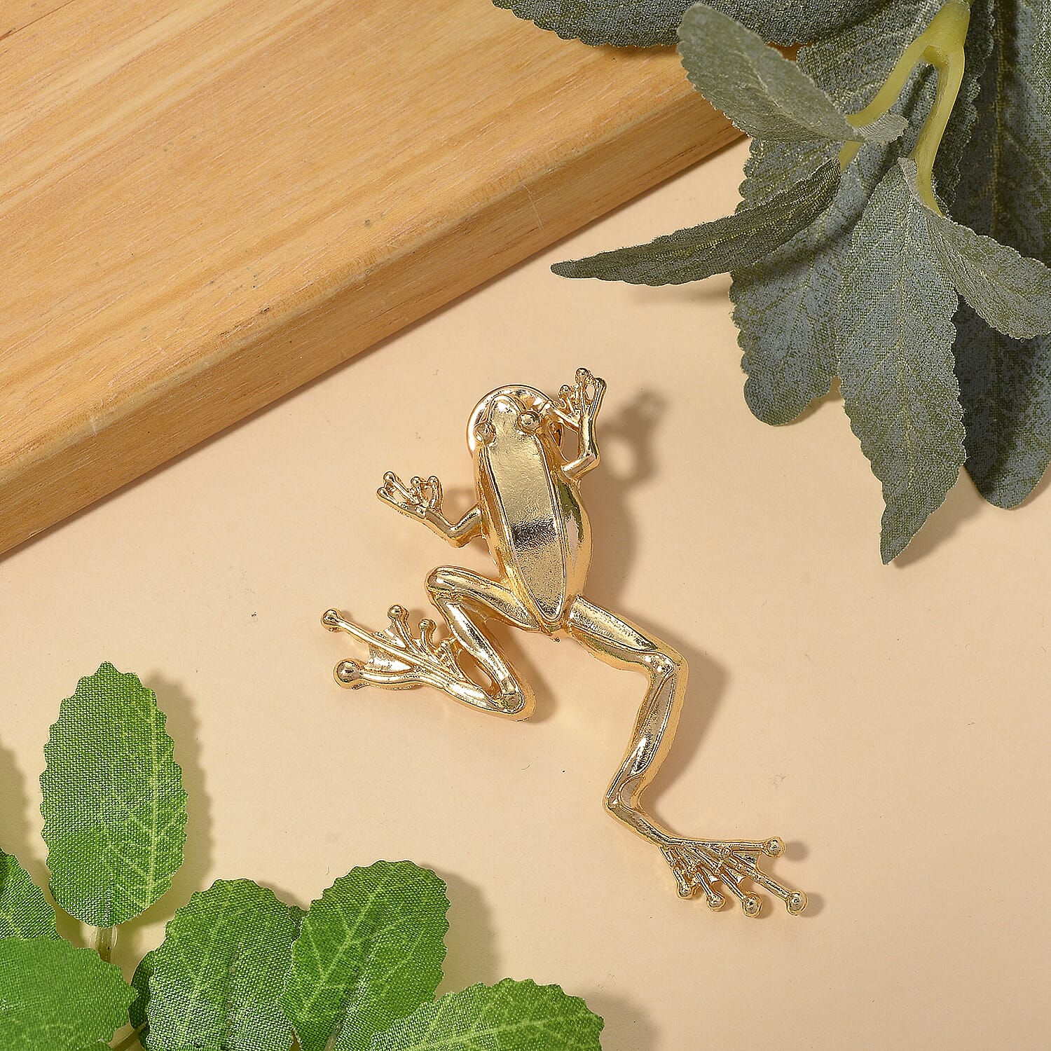Frog Brooch in Yellow Gold Tone