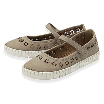 https://tjcuk.sirv.com/Products/85/1/8515551/Lotus-Ladies-Shoe-Size-41-Natural_8515551_1.jpg?w=342&h=342