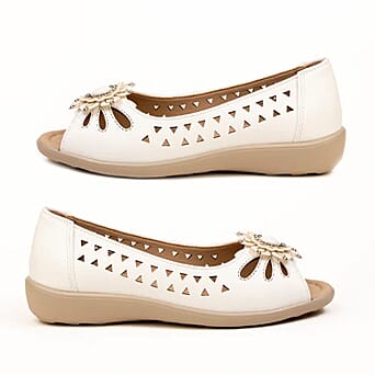 https://tjcuk.sirv.com/Products/85/1/8519454/TJC-Special-Ladies-Sandal-Size-39-White_8519454.jpg?w=342&h=342