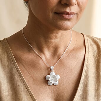 https://tjcuk.sirv.com/Products/85/2/8521537/Royal-Bali-Collection-Sterling-Silver-Floral-Pendant_8521537_1.jpg?w=342&h=342