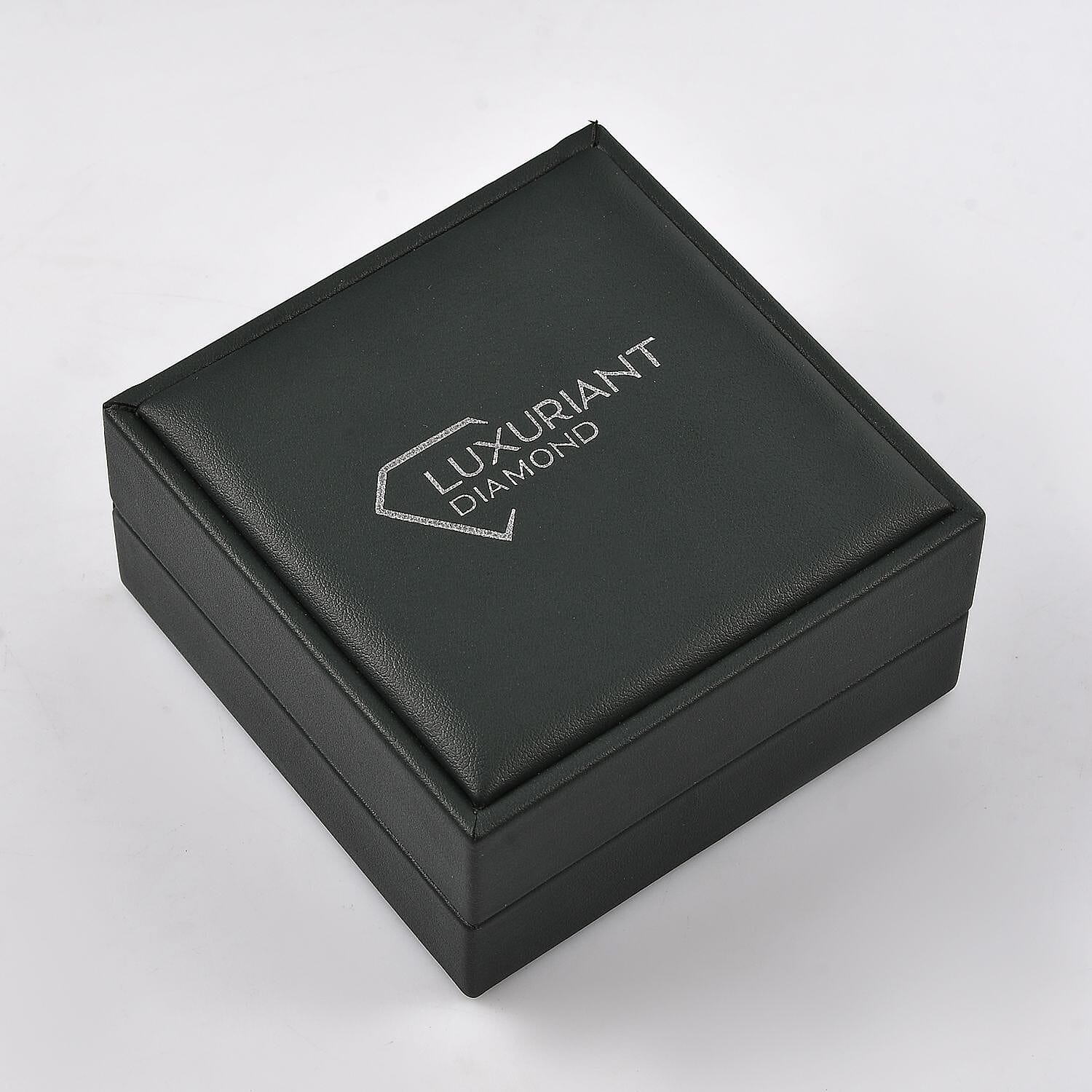 Luxuriant 950 Platinum VS-EF Lab Grown Diamond VS-EF Cluster Ring, Platinum Wt.4.4 Gms  1.000  Ct.