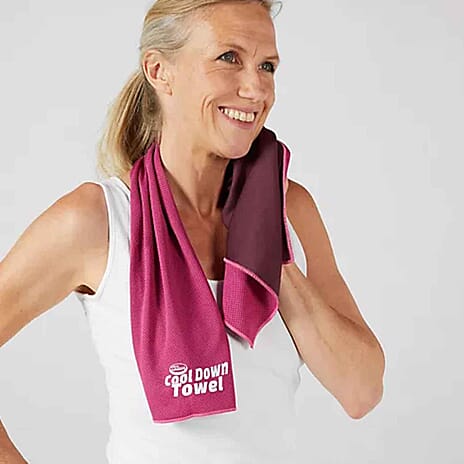 Cool Down Towels Set of 4 &ndash; Instant Cooling Neck Towels with Carry Case - Red