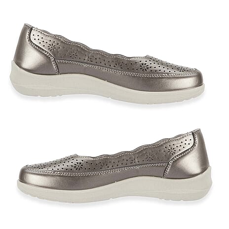 Shoetree Comfort Vienna Ladies Lightweight Slip-On Casual Pump With Decorative Cutouts (Size 5) - Pewter