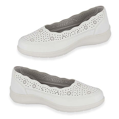Shoetree Comfort Vienna Ladies Lightweight Slip-On Casual Pump With Decorative Cutouts (Size 5) - White