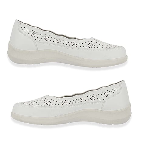 Shoetree Comfort Vienna Ladies Lightweight Slip-On Casual Pump With Decorative Cutouts (Size 5) - White