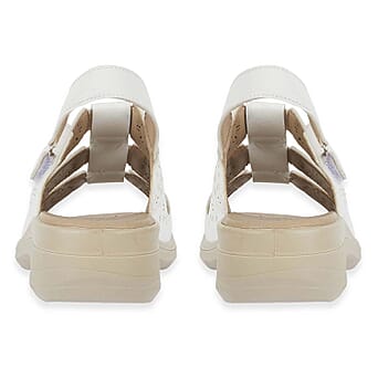 https://tjcuk.sirv.com/Products/85/3/8530158/Jo-Joe-Ladies-Sandal-Size-3-White_8530158_2.jpg?w=342&h=342