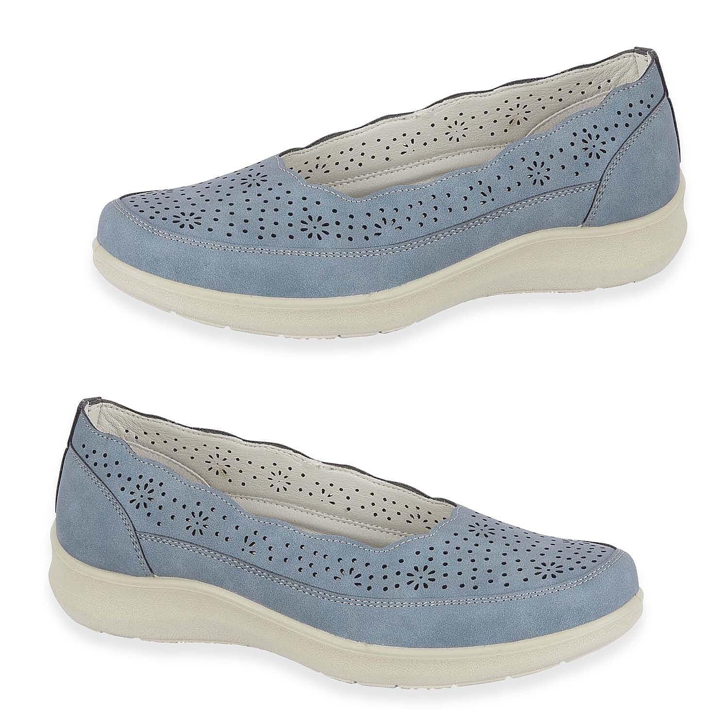 Shoetree Comfort Vienna Ladies Lightweight Slip-On Casual Pump With Decorative Cutouts 