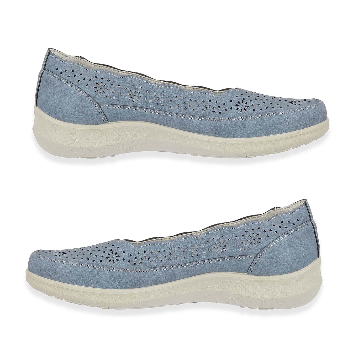 Shoetree Comfort Vienna Ladies Lightweight Slip-On Casual Pump With Decorative Cutouts 
