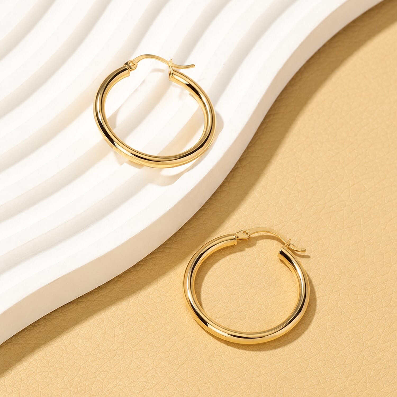 9K Yellow Gold Oval Earring with Clasp