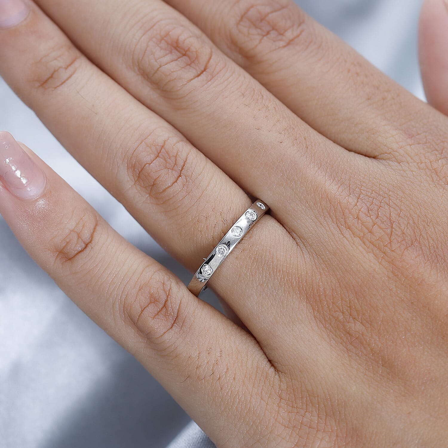 950 Platinum SI1 White Diamond SI1 Ring, Platinum Wt.4.8 Gms  0.150  Ct.