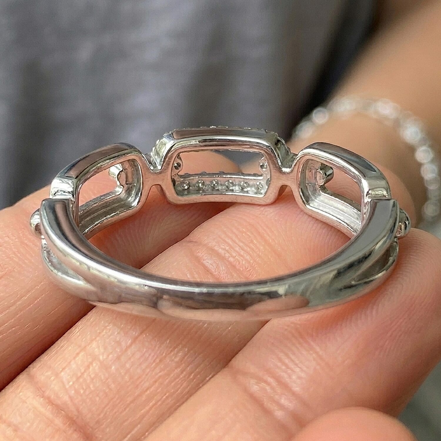 LUXURIANT - Lab Grown Diamond (SI-G-H) Interlinked Ring in Sterling Silver