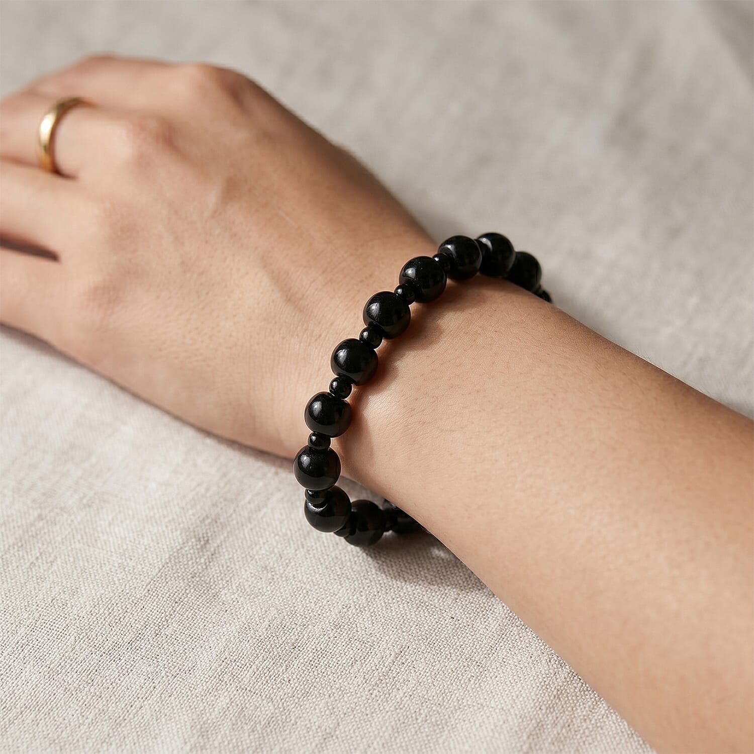 Natural Black Jade Stretchable Bracelet (Size - 7 to 7.5) 150.00 Ct.