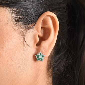 https://tjcuk.sirv.com/Products/85/7/8574984/Luxuriant-AAA-Zambian-Emerald-Lab-Grown-Diamond-SI-G-H-Cluster-Earring_8574984_1.jpg?w=342&h=342