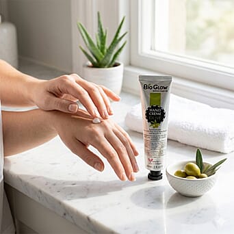 https://tjcuk.sirv.com/Products/85/8/8581034/GWP-Bio-Glow-Olive-Hand-Cream-60ml_8581034_1.jpg?w=342&h=342