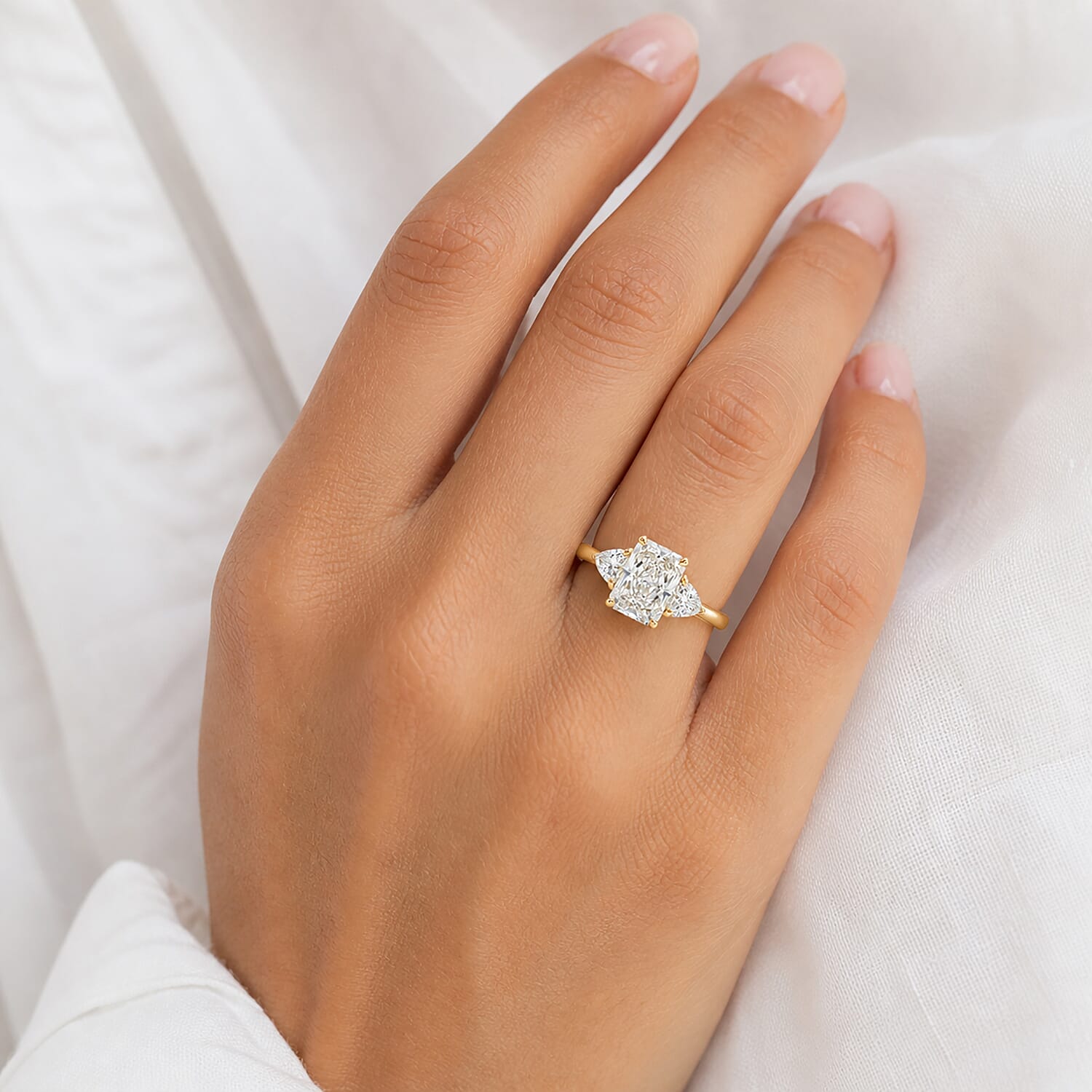 Luxuriant - 9K Yellow Gold IGI Certified Lab Grown Diamond (VS-E-F) Ring 2.00 Ct.