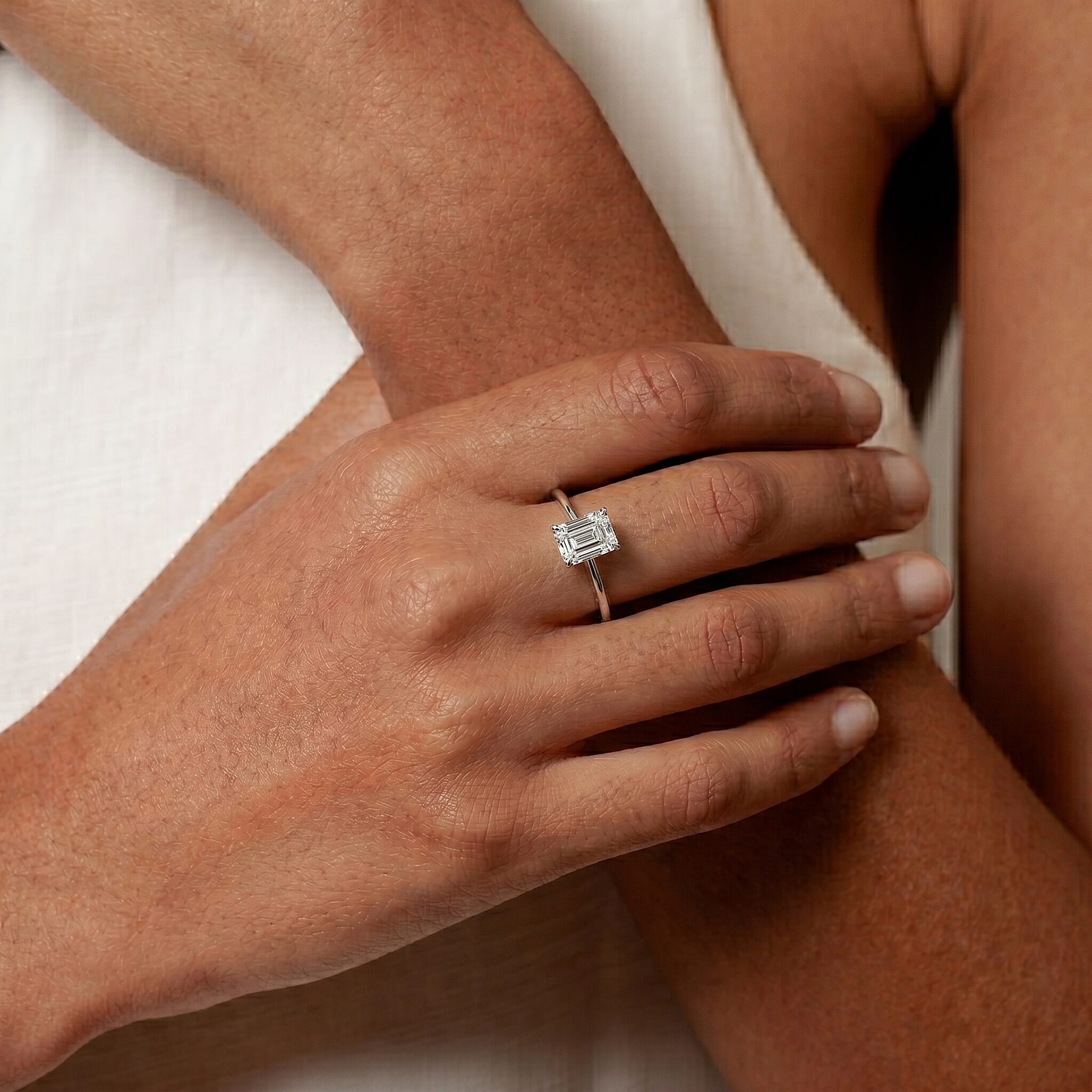 LUXURIANT 2 Ct. SGL Certified Lab Grown Diamond (SI/G-H) Solitaire Ring in Sterling Silver
