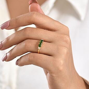 https://tjcuk.sirv.com/Products/85/8/8586997/D-Joy-Natural-Chrome-Diopside-White-Diamond-3-Stone-Ring-Sterling-Silv_8586997_1.jpg?w=342&h=342