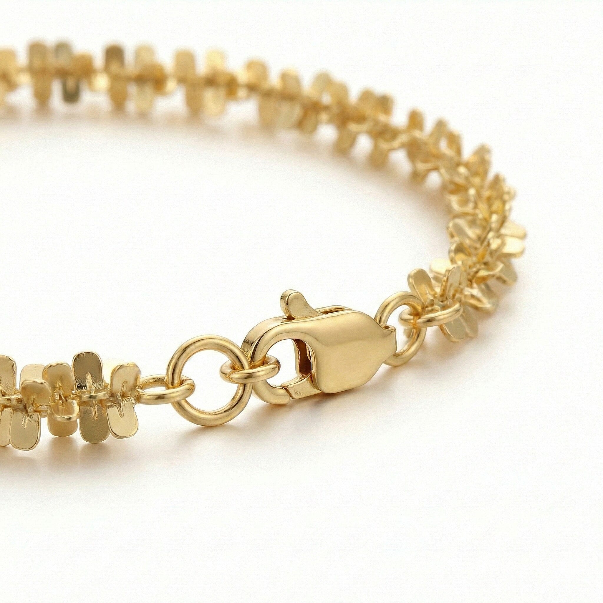9K Yellow Gold Criss Cross Bracelet (Size - 7.5) with Lobster Clasp