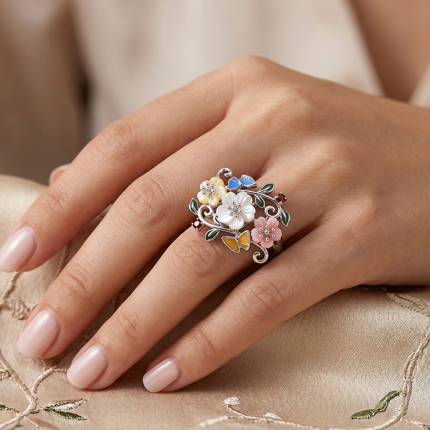D'Joy White Mother Of Pearl, Red Garnet, Pink Mother Of Pearl, Yellow Mother Of Pearl Fancy Ring Sterling Silver, Silver Wt.5 Gms  2.040  Ct.
