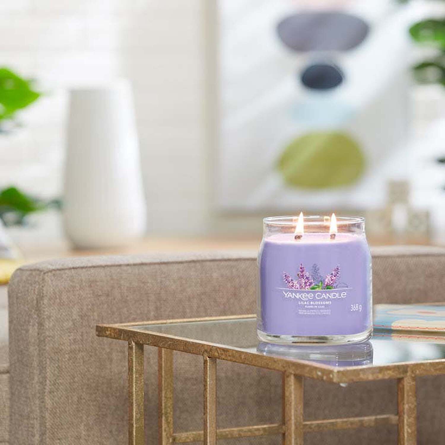 YANKEE CANDLE  2 Wick Candle (368 Grams - Burn Time 35-50 Hours) - Lilac Blossoms