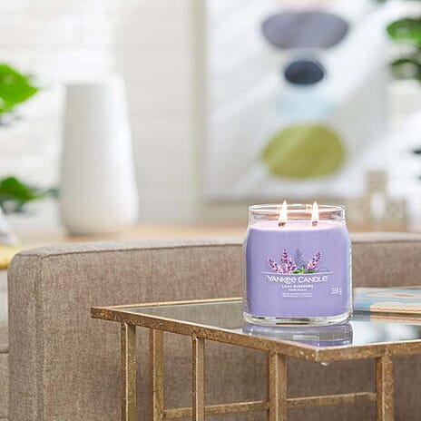 YANKEE CANDLE  2 Wick Candle (368 Grams - Burn Time 35-50 Hours) - Lilac Blossoms