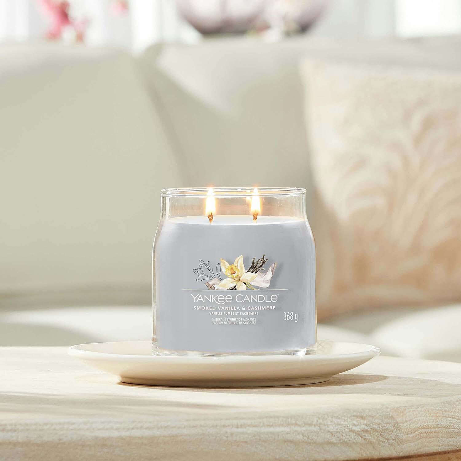 YANKEE CANDLE  2 Wick Candle (368 Grams - Burn Time 35-50 Hours) - Smoked Vanilla & Cashmere