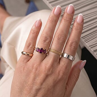 https://tjcuk.sirv.com/Products/86/2/8627508/Luxuriant-Radiant-Ember-Garnet-Lab-Grown-Diamond-SI-G-H-Trilogy-Ring-i_8627508_2.jpg?w=342&h=342