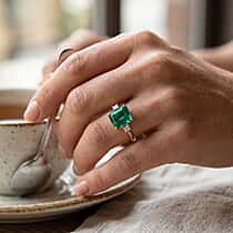 Live From Vegas - Luxuriant - 9K Yellow Gold AAA Lab Grown Columbian Emerald & Lab Grown Diamond (VS) Trilogy Ring 3.20 Ct.