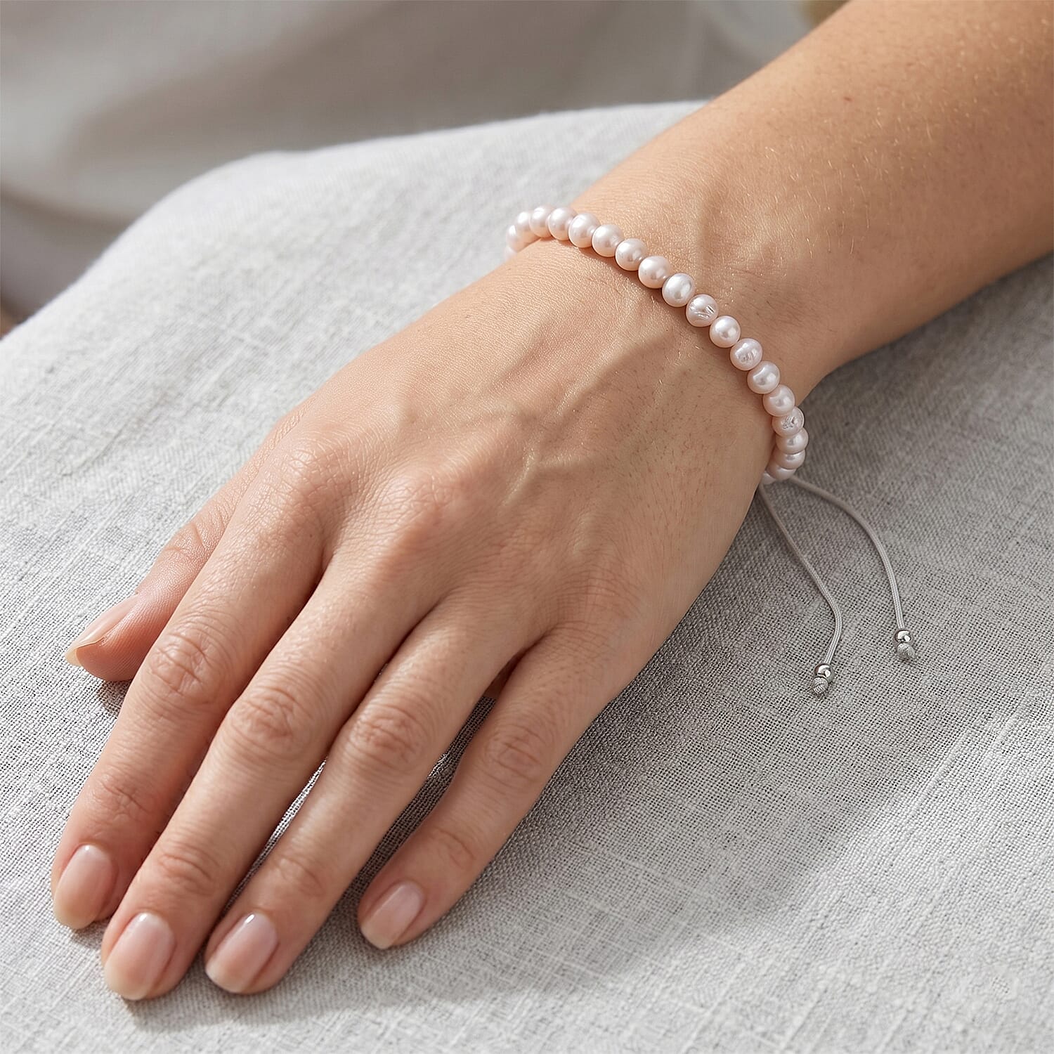 D'Joy - White Fresh Water Pearl Adjustable Beads Bracelet (Size - 6.5-9.5) in Rhodium Overlay Sterling Silver 30.00 Ct.