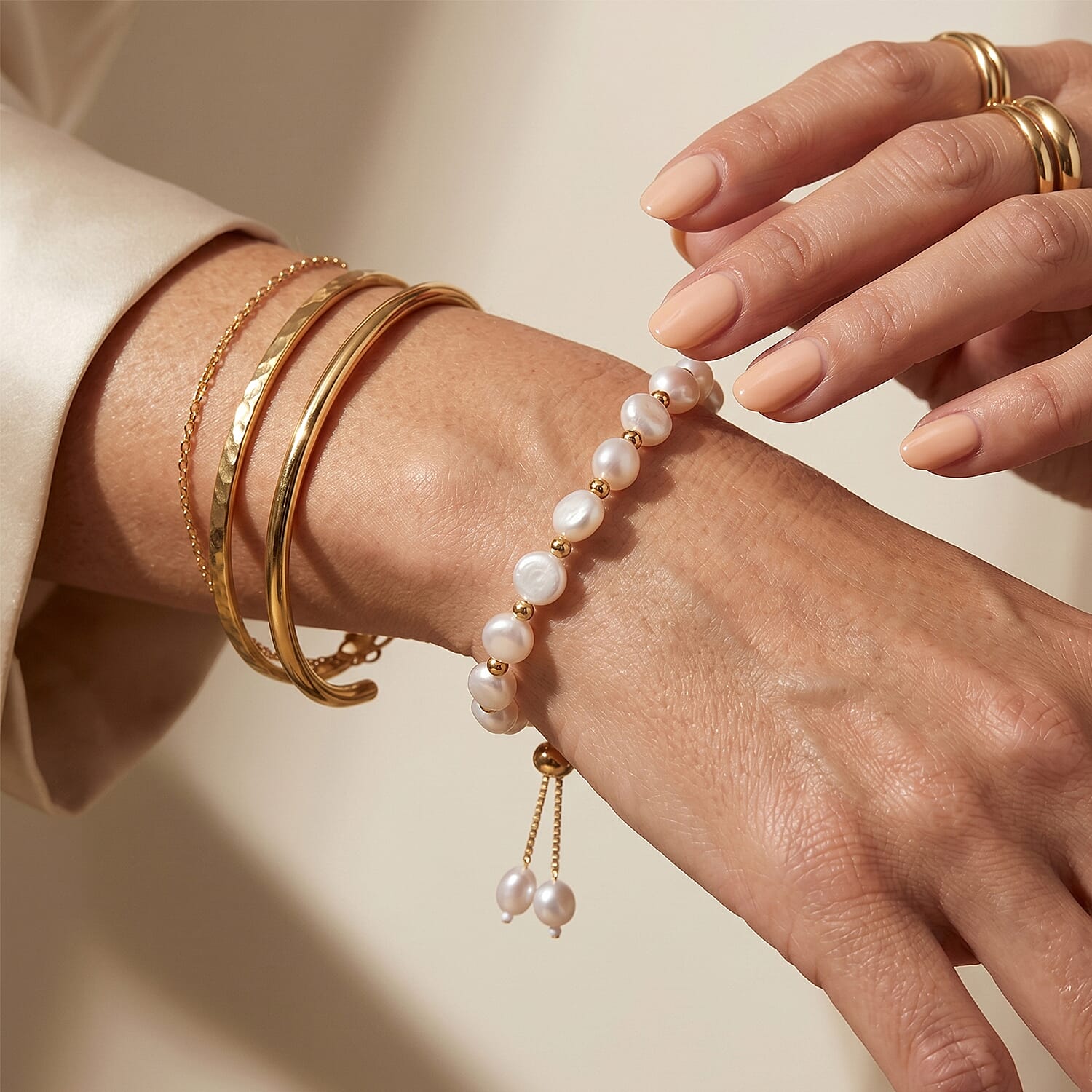 White Fresh Water Pearl Adjustable Beads Bracelet (Szie - 6.5-9) in Yellow Gold Tone 30.00 Ct.