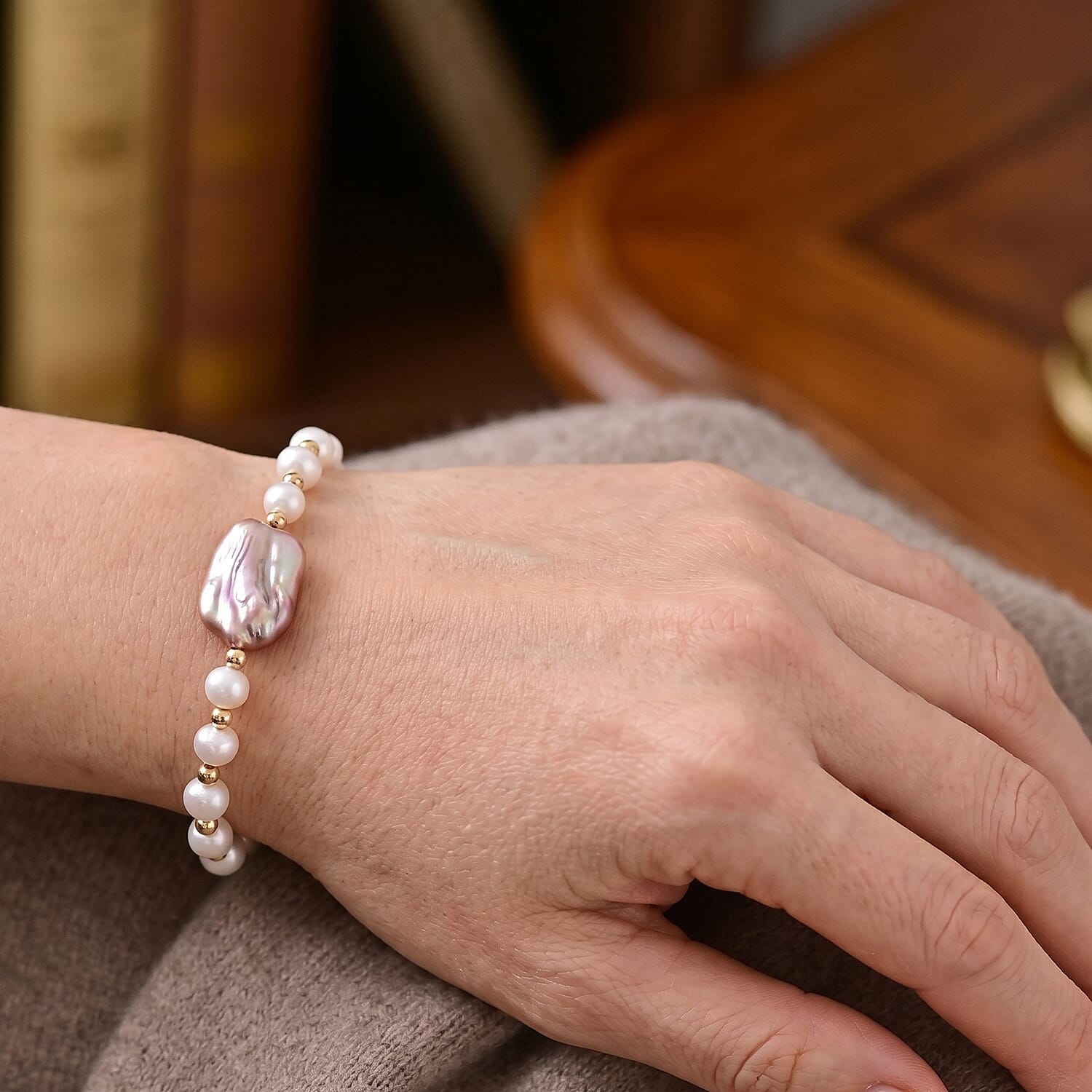 Multi Color Keshi Pearl & White Fresh Water Pearl Adjustable Beads Bracelet (Size - 6.5-2 Ext) in Yellow Gold Tone 20.00 Ct.