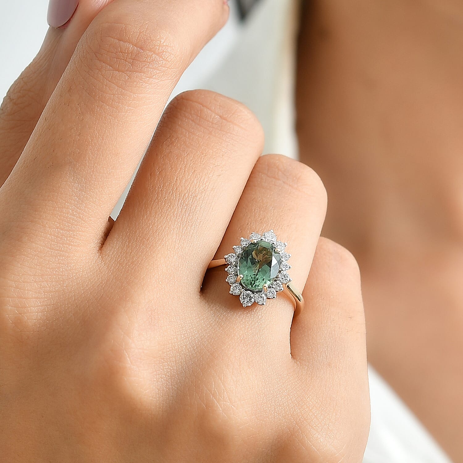 MADAGASCAR RARE FIND - 9K Yellow Gold Natural Green Apatite (2 cts) & Lab Grown Diamond (0.50 cts) (SI-G-H) Halo Ring 2.50 Ct.