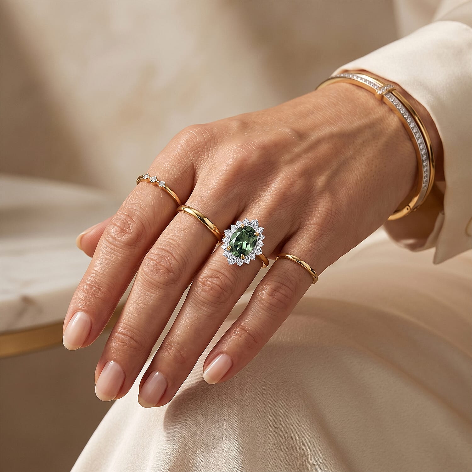 MADAGASCAR RARE FIND - 9K Yellow Gold Natural Green Apatite (2 cts) & Lab Grown Diamond (0.50 cts) (SI-G-H) Halo Ring 2.50 Ct.