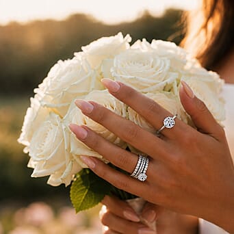 https://tjcuk.sirv.com/Products/87/0/8700430/FIND-OF-THE-MONTH-LUXURIANT-9K-White-Gold-3-ct-Lab-Grown-Diamond-VS-E-_8700430_2.jpg?w=342&h=342