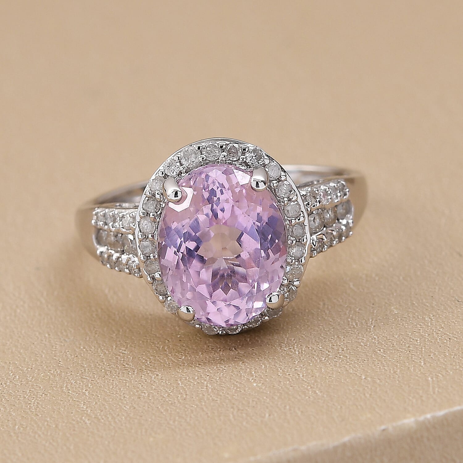 Collectors Edition - 9K White Gold Urucum Kunzite and Diamond Ring 3.90 Ct.