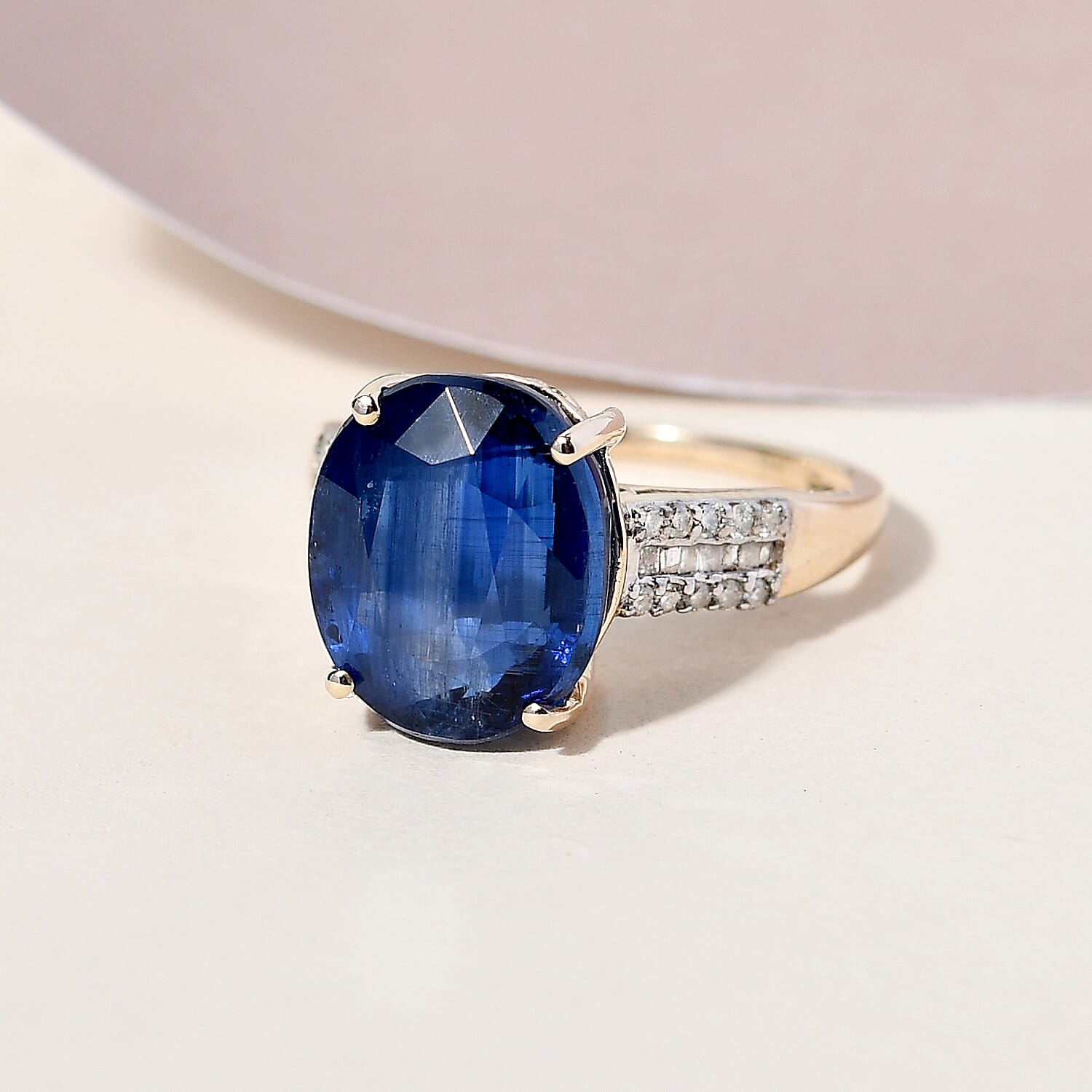 Collectors Dream - 9K Yellow Gold AAA Kashmir Kyanite and Diamond Ring 6.18 Ct.