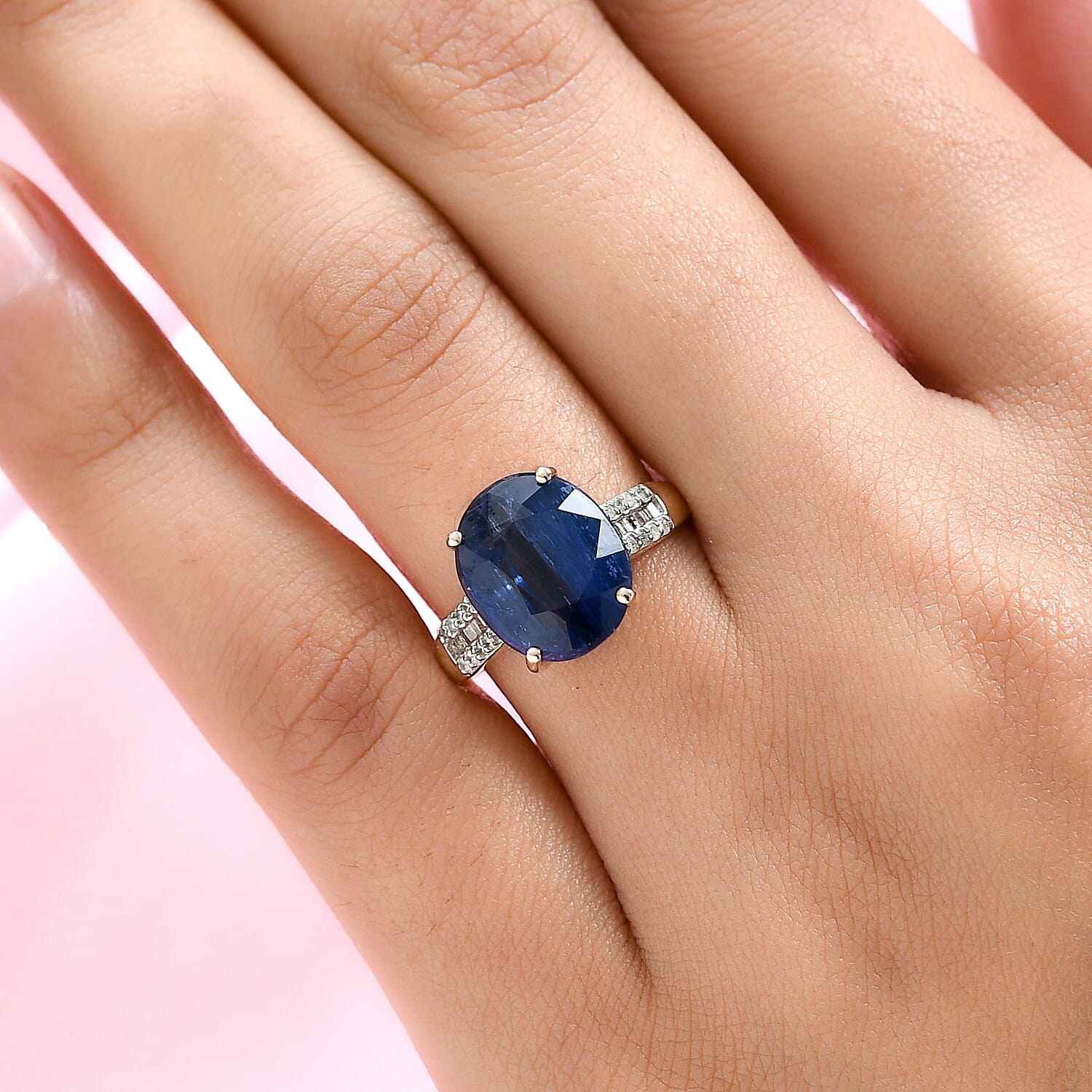 Collectors Dream - 9K Yellow Gold AAA Kashmir Kyanite and Diamond Ring 6.18 Ct.