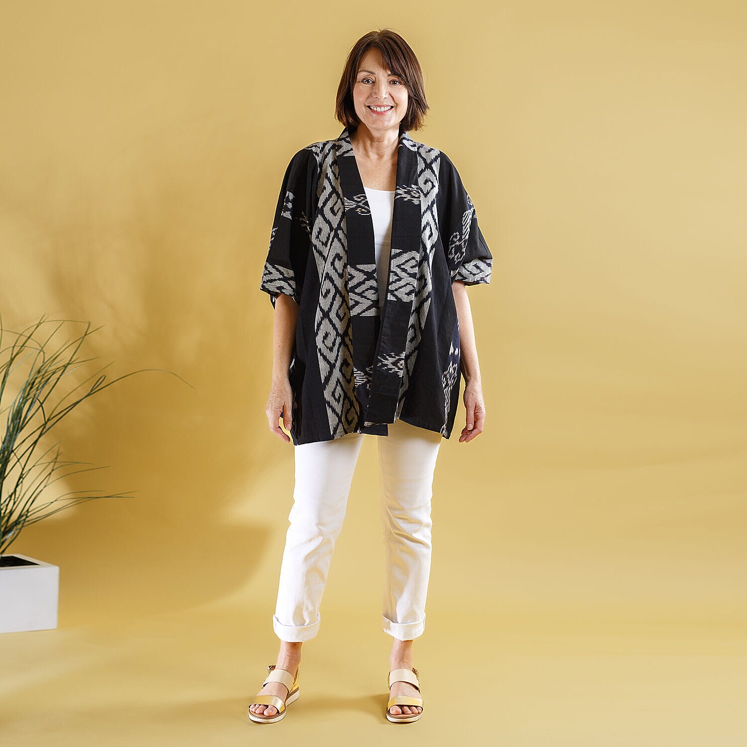 Bali Collection - 100% Cotton Zipped Jacket (Size L) - Black and White Bali Collection - 100% Cotton Zipped Jacket (Size L) - Black and White