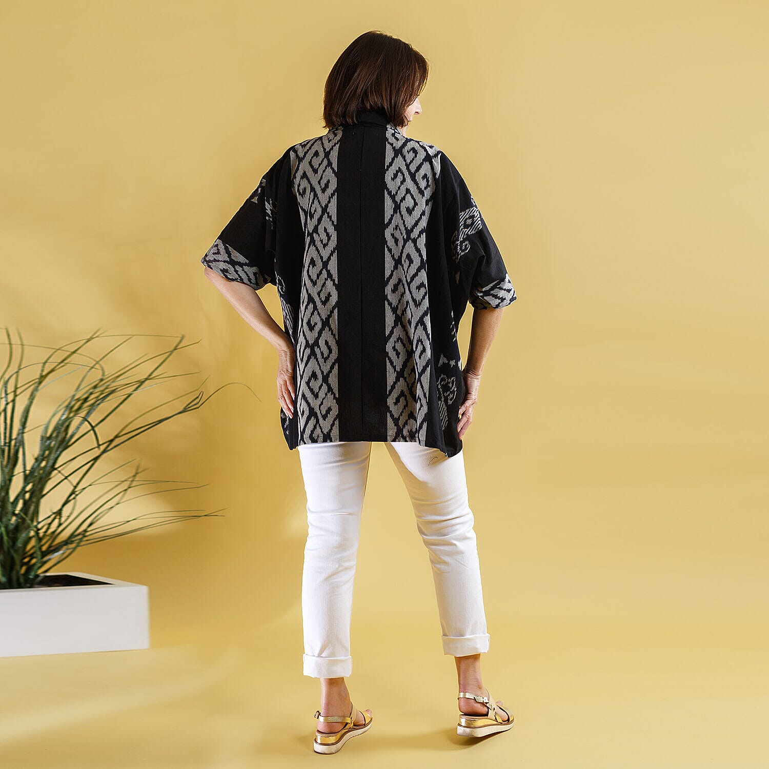 Bali Collection - 100% Cotton Zipped Jacket (Size L) - Black and White Bali Collection - 100% Cotton Zipped Jacket (Size L) - Black and White