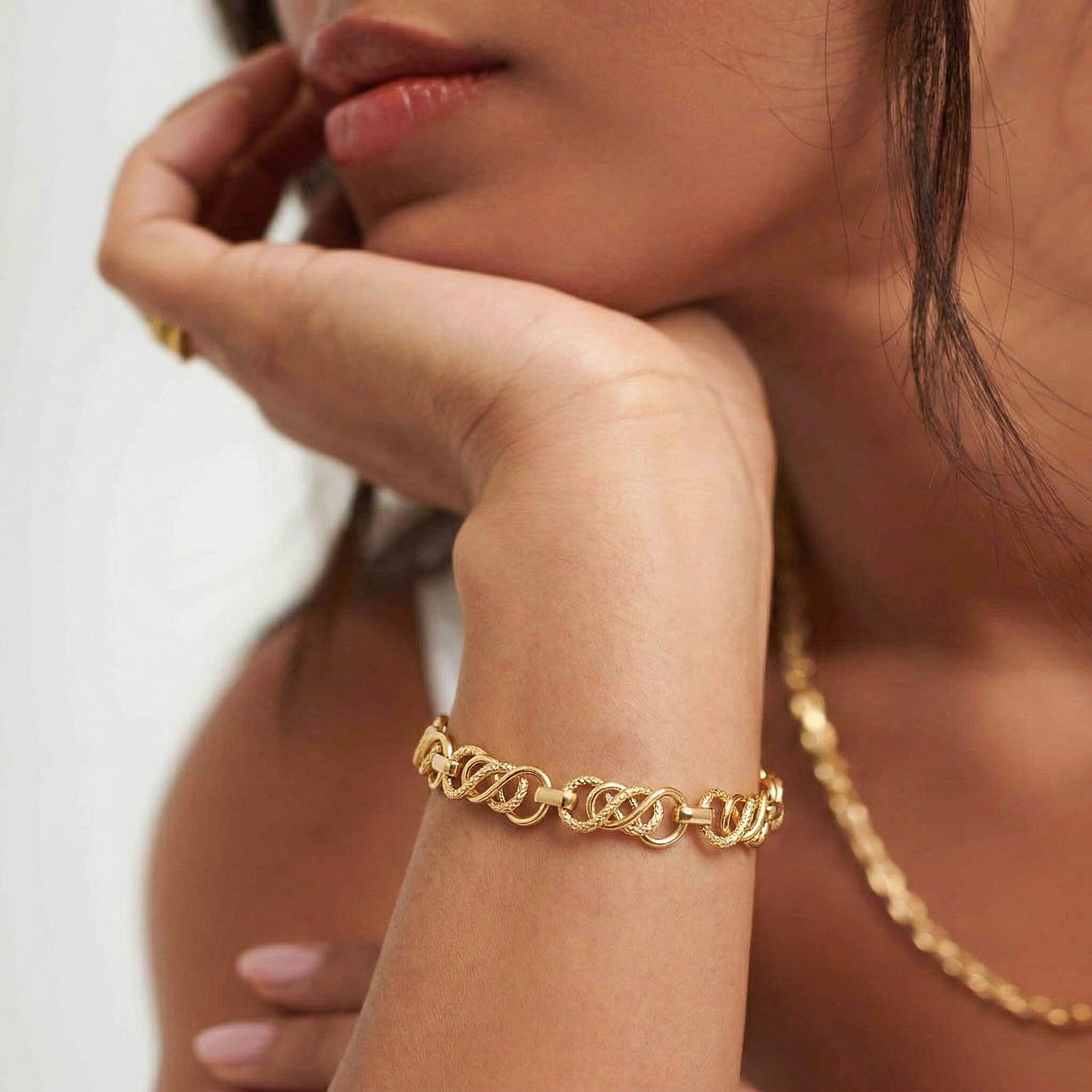 9K Yellow Gold 7mm Textured Celtic Bracelet 7.5 Inch (with Lobster Clasp), Gold Wt 3.70 Gms