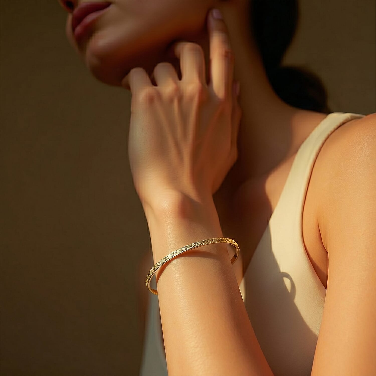 9K Yellow Gold Diamond Cut Star Pattern Expandable Bangle