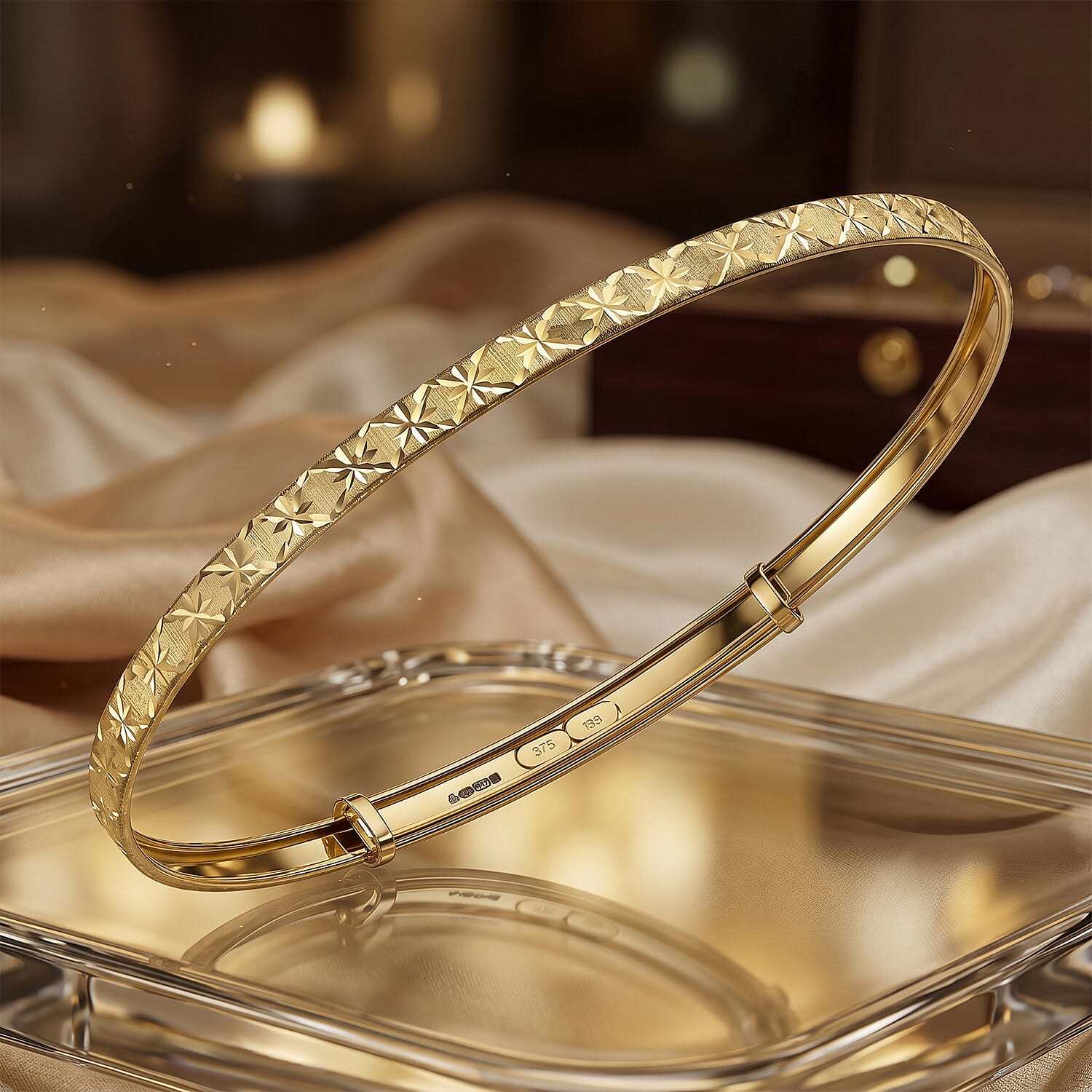 9K Yellow Gold Diamond Cut Star Pattern Expandable Bangle