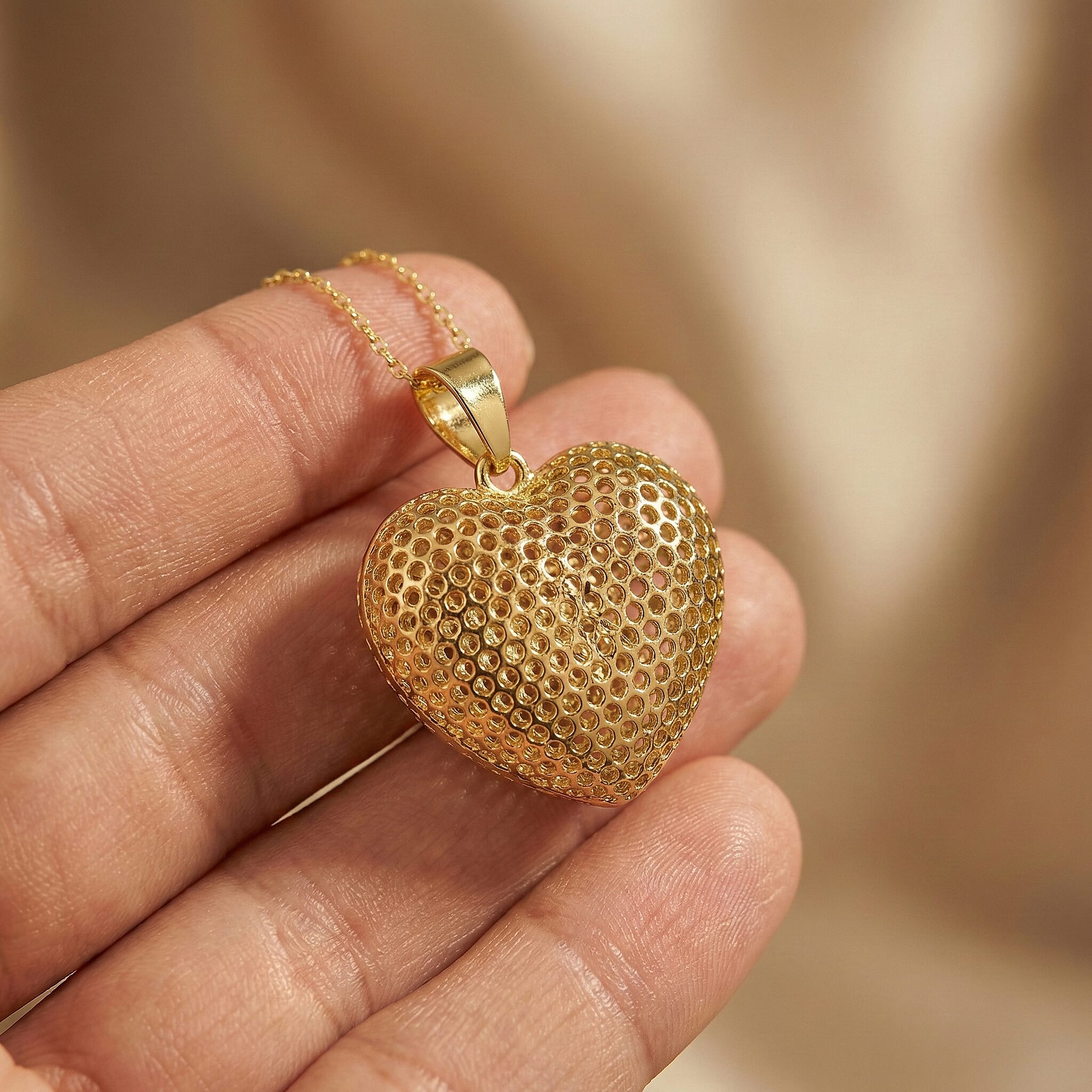 9K Yellow Gold 20mm x 25.5mm Mesh Heart Pendant