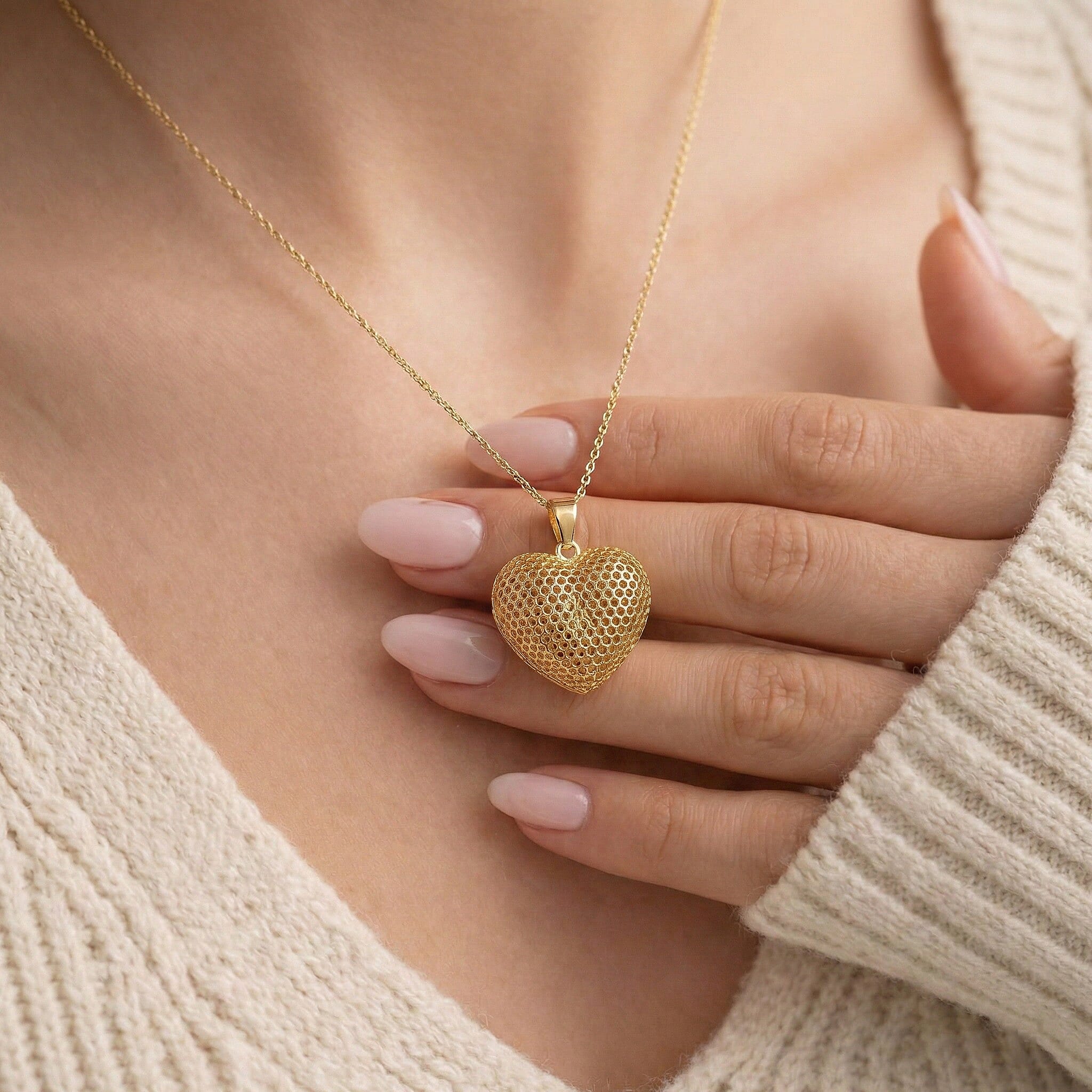 9K Yellow Gold 20mm x 25.5mm Mesh Heart Pendant