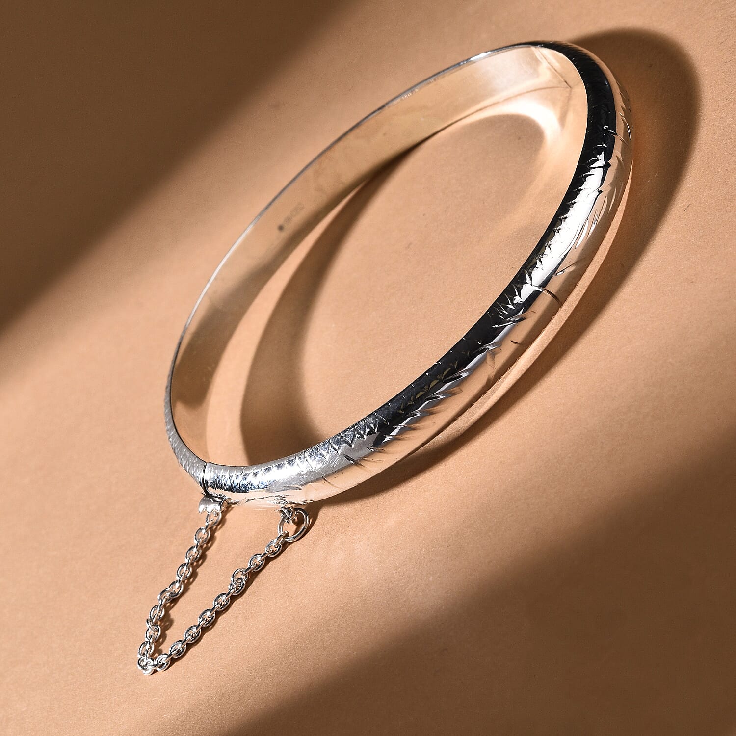 Sterling Silver Bangle (Size 7.5) With Clasp and Safety Chain, Silver Wt. 8.90 Gms