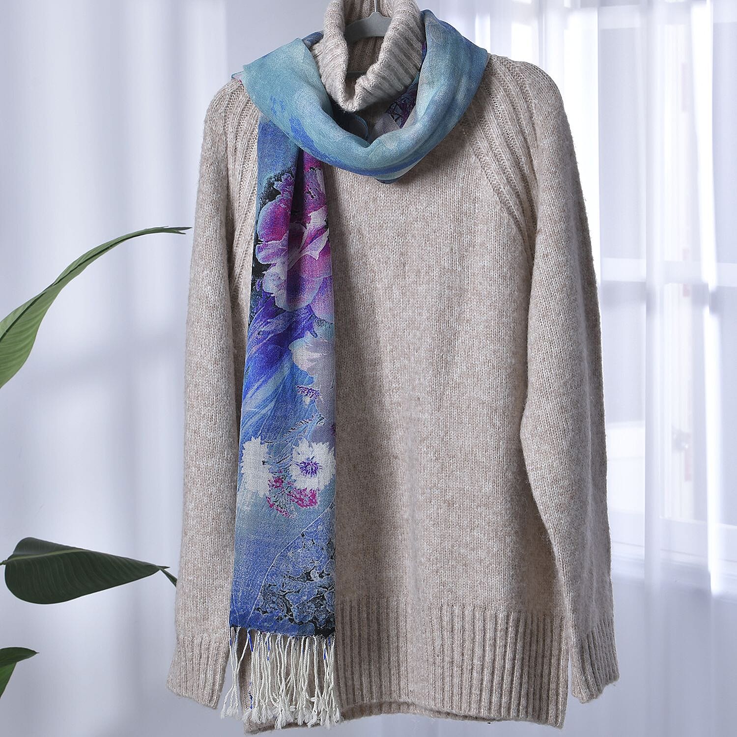 LA MAREY Merino Wool Flower Pattern Scarf - Light Blue